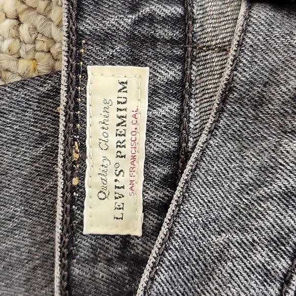 Levi's Premium, women's Gray Wedgie Straight Crop Raw Hem  Jeans Sz 27 X 26, - Picture 5 of 7